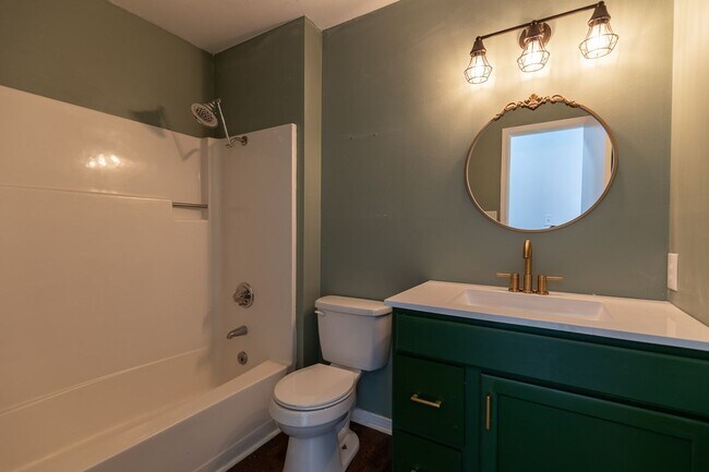 Building Photo - 3 Bedroom, 2 bathroom in Fairhope Availabl...