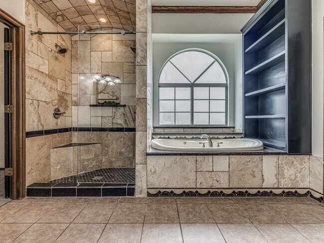 Building Photo - Spacious Home + East Edmond + 4 bedrooms + Fox Lake