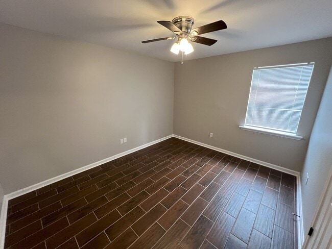 Building Photo - Charming updated 3 bedroom, 2 bath home in...