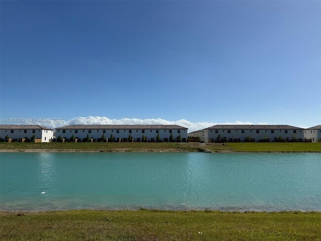 Building Photo - 2767 SE 25th Ave