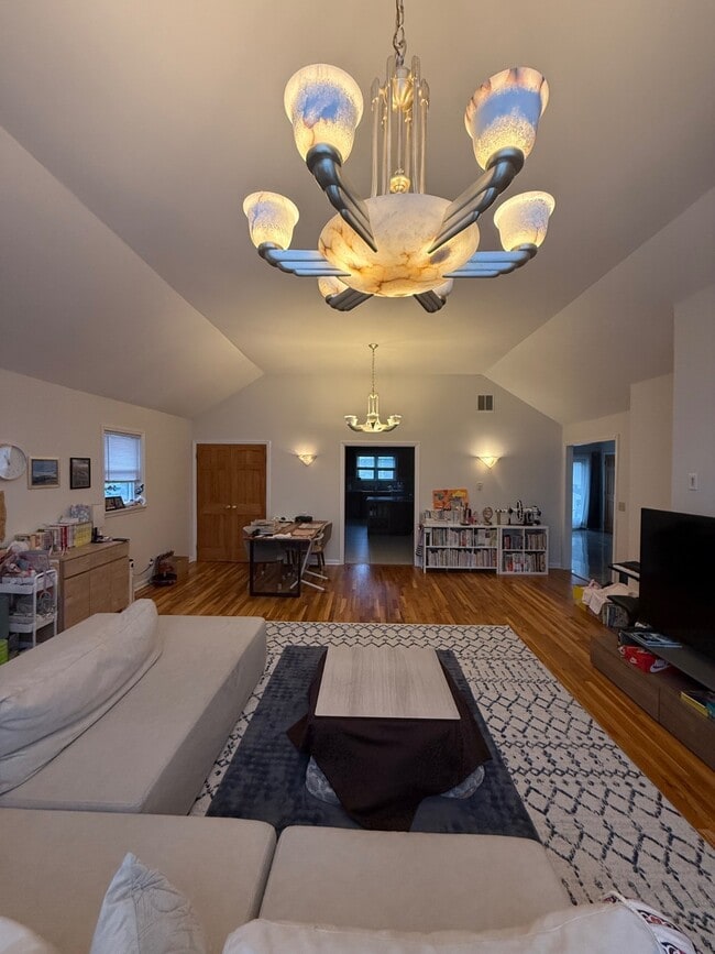 Building Photo - 23 Sunnyside Ter