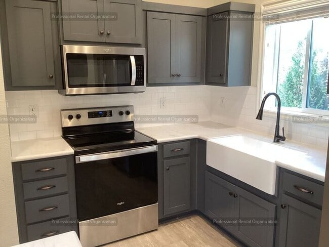 Building Photo - Wine Country Living at Its Finest