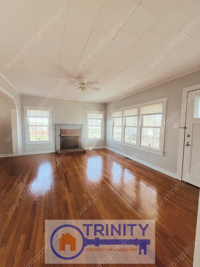 Building Photo - NEWLY UPDATED!! Ready and waiting for you!