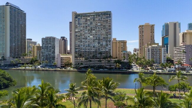 Building Photo - 2211 Ala Wai Blvd