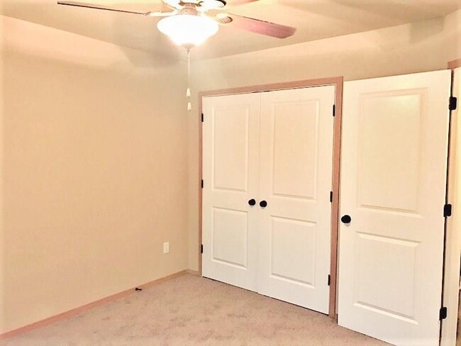 Building Photo - 250 S Slopeside Dr