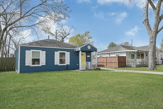 Building Photo - 7710 Erath St
