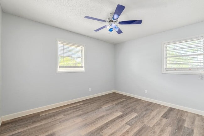 Building Photo - 413 Springdale Dr