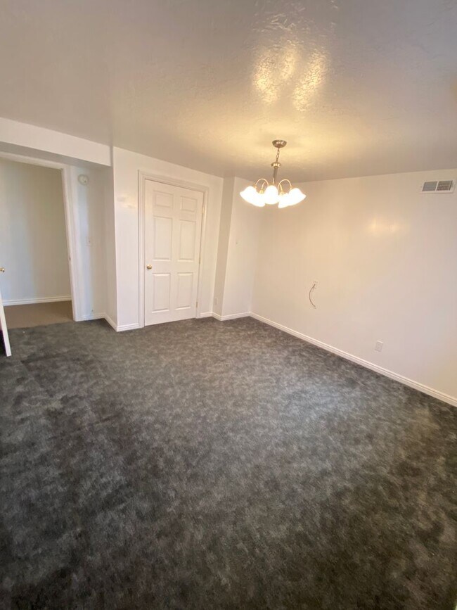 Building Photo - 1235 S 1950 W
