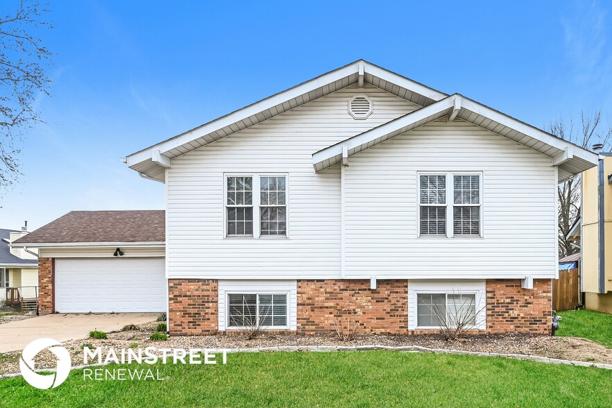 Building Photo - 3036 Brentmoor Dr