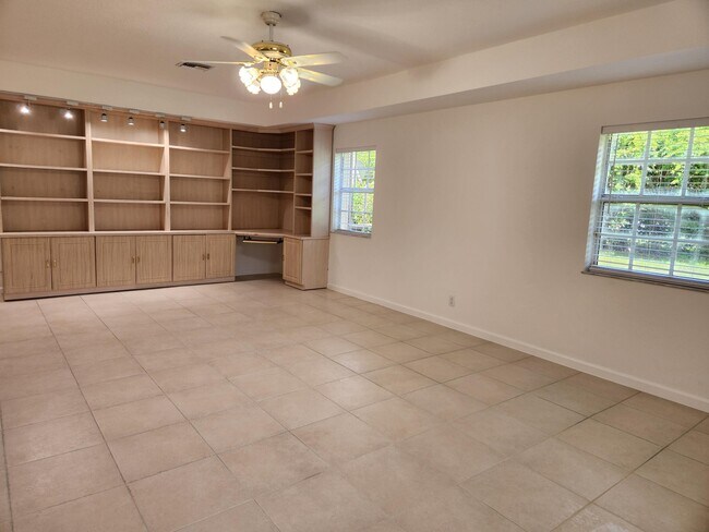Building Photo - 17885 Fieldbrook Cir E
