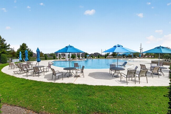 Building Photo - 24603 Royal Pike Dr