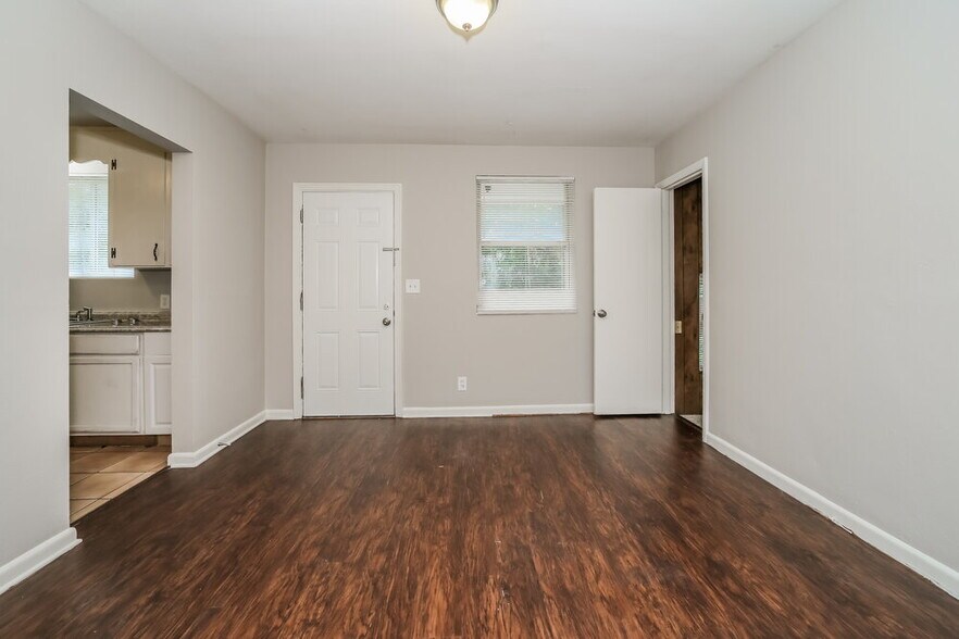 Building Photo - 3942 Barmer Dr