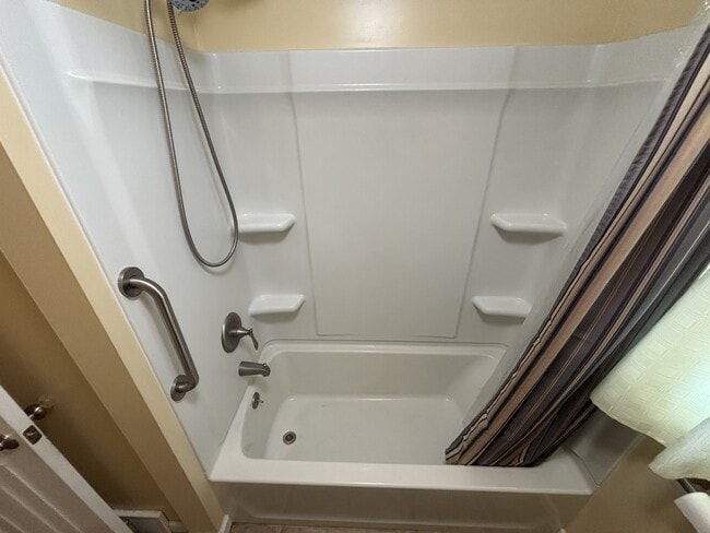 Building Photo - 3308 Harmont Ave NE