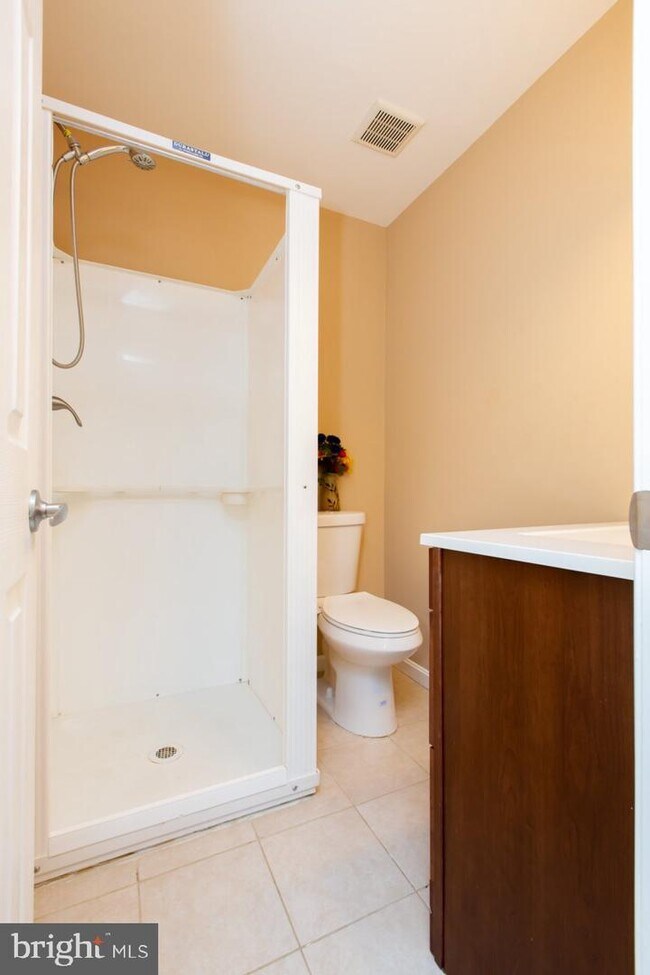 Building Photo - 303 Lincoln Ave