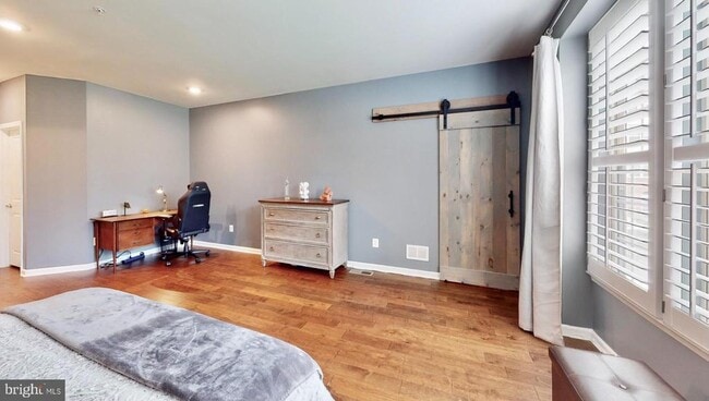 Building Photo - 7075 Darbey Knoll Dr