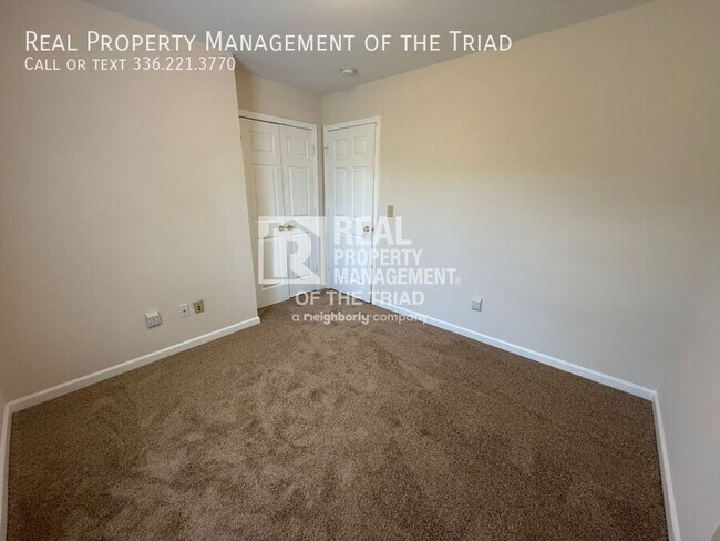 Building Photo - 8 Franklinwood Dr