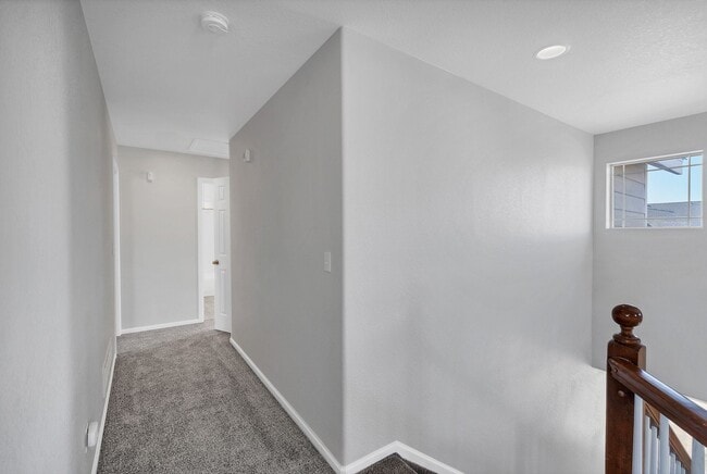 Building Photo - Beautiful 2 Story Home!