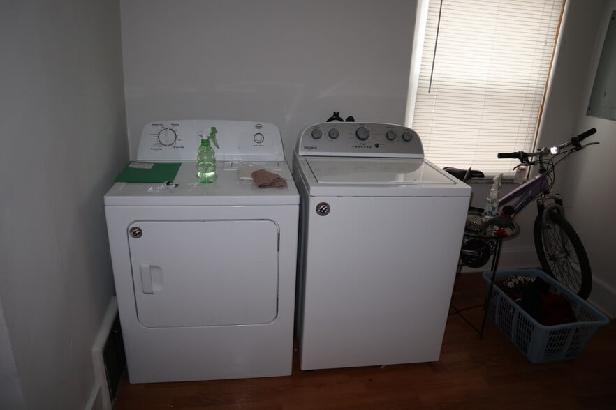 Building Photo - 76 3rd St