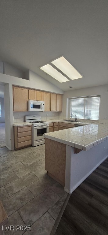 Building Photo - 2017 Scenic Sunrise Dr