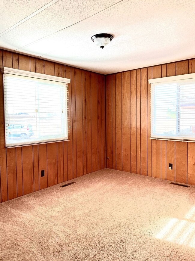 Building Photo - Beautiful Mountain Views, Minutes From I-25!