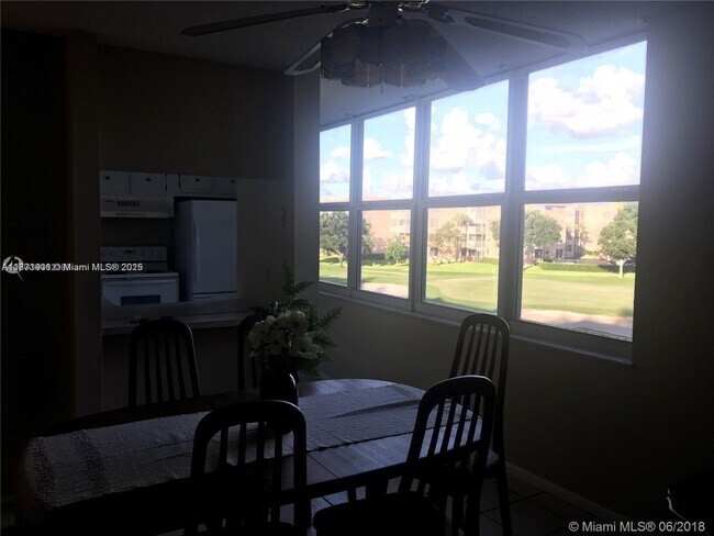Building Photo - 9470 Live Oak Pl
