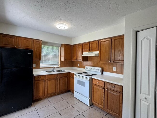 Building Photo - 9209 N Hartts Dr