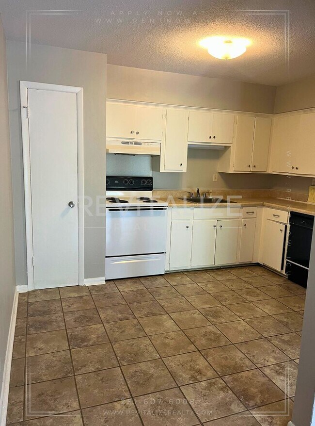 Primary Photo - Charming 2/1 Apartment in Midtown!