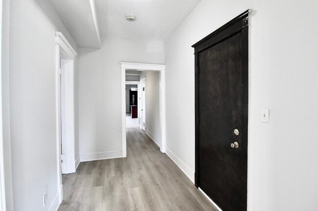 Building Photo - 3720 S Indiana Ave