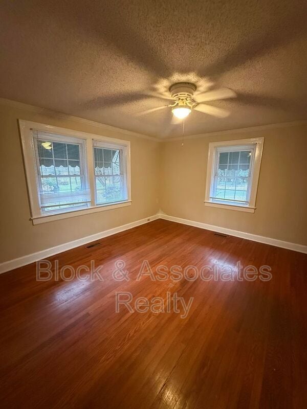 Building Photo - 220 S Elm St