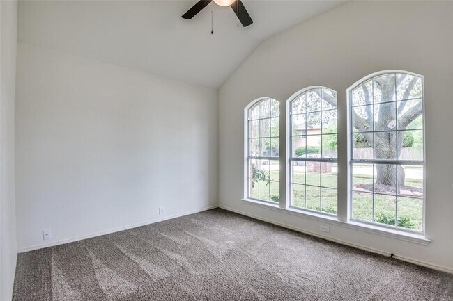 Building Photo - 759 Winding Oak Bend