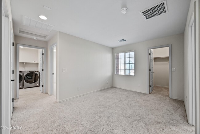 Building Photo - 8961 W San Juan Ave