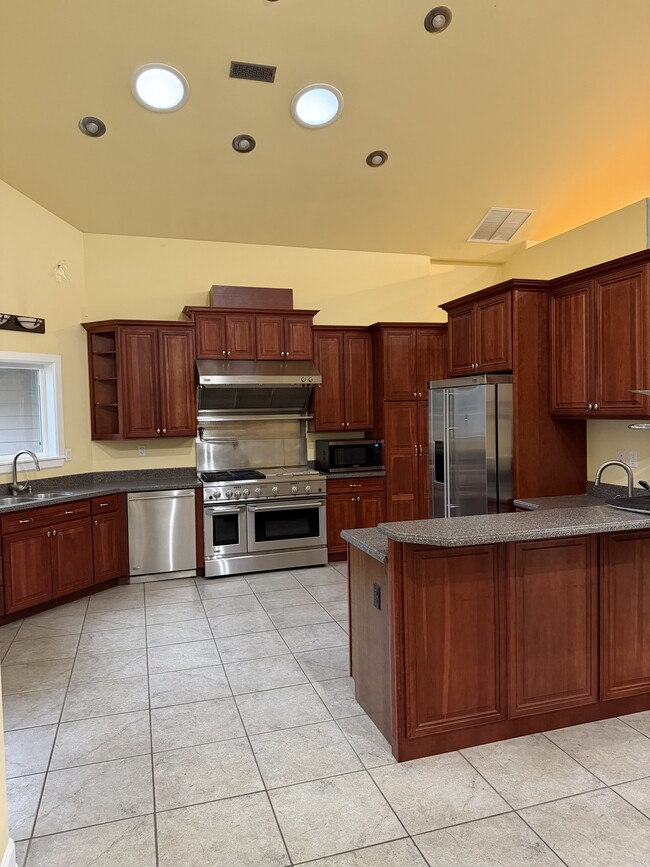 Building Photo - 184 Capitol Ridge Rd