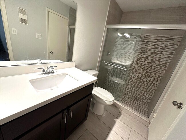 Building Photo - 2750 Holly Hall St