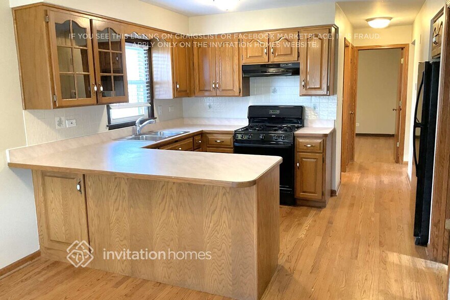 Building Photo - 17358 Oleander Ave