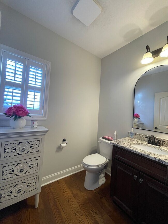 Building Photo - Fully Furnished, Short Term Rental, 1 Mont...