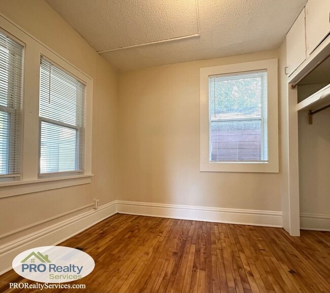 Building Photo - 3245 Cedar Ave S