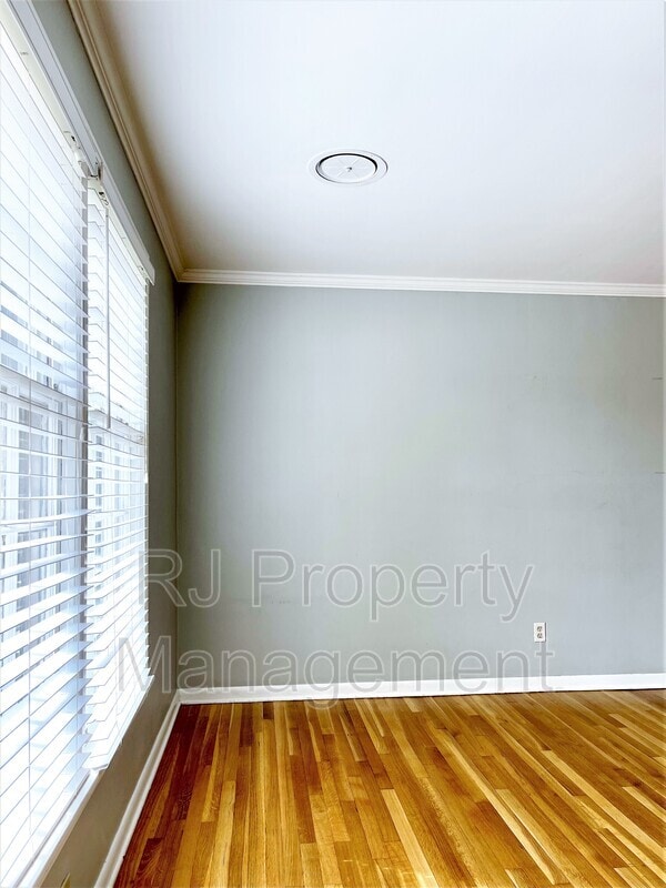 Building Photo - 4950 Essexshire Ave