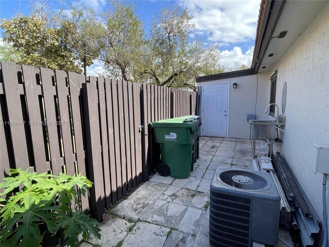 Building Photo - 4830 SW 152nd Pl