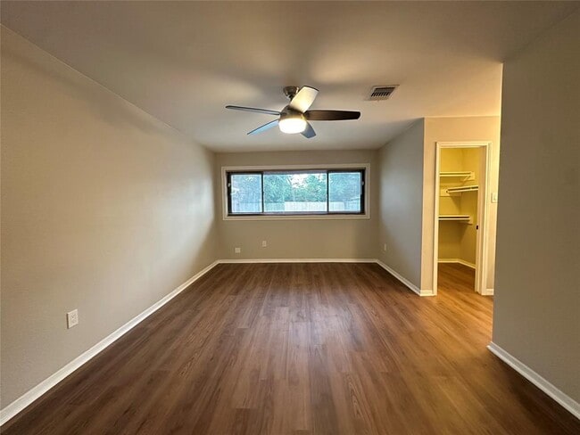 Building Photo - 12139 Huntington Park Dr