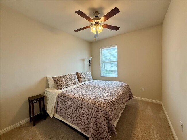 Building Photo - 6814 E Riverside Dr