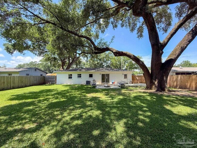 Building Photo - 1501 Croquet Dr