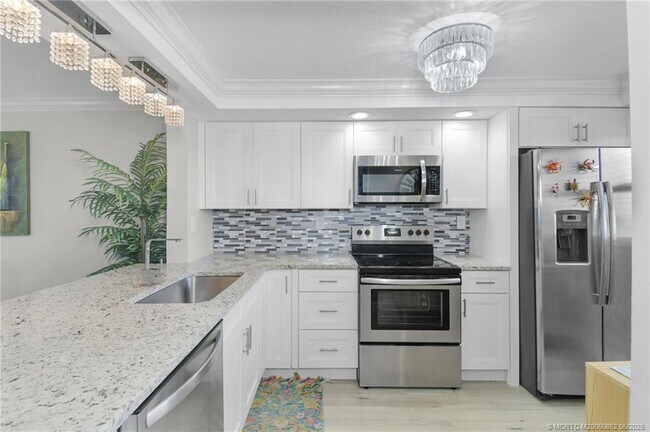 Building Photo - 10310 S Ocean Dr