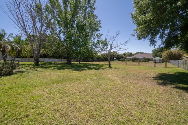 Building Photo - 4085 Crooked Mile Rd