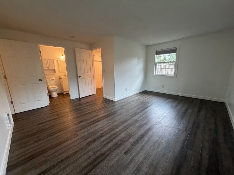 Building Photo - 2006-2008-2008 NE 33rd St