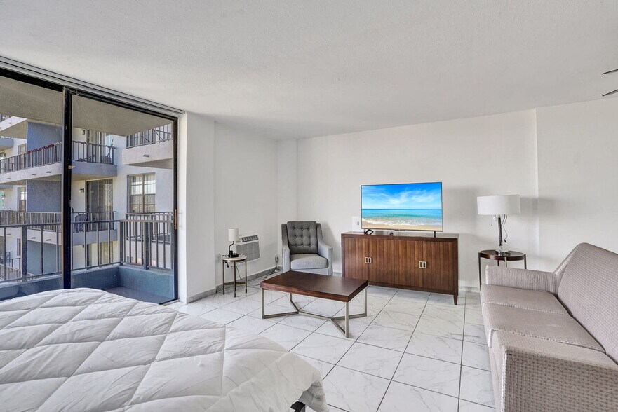 Building Photo - 777 NW 155th Ln