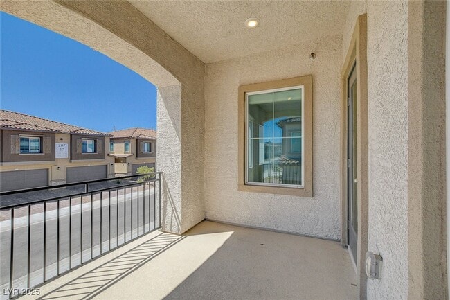 Building Photo - 206 Callen Falls Ave