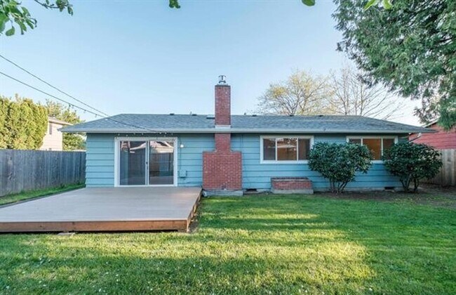 Building Photo - Charming One-Level Home with Private Yard ...