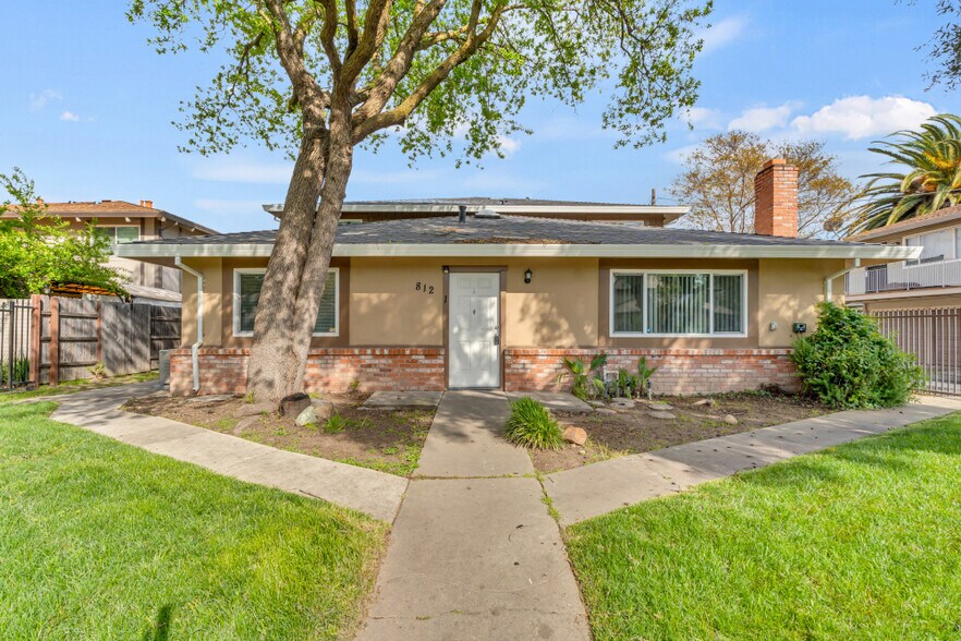 Building Photo - 812 Carro Dr