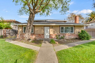 Building Photo - 812 Carro Dr