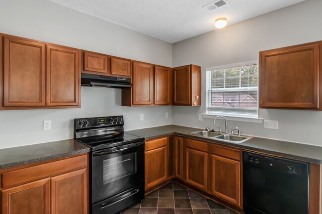 Building Photo - 4 Bedroom 3 bath Gorgeous Home